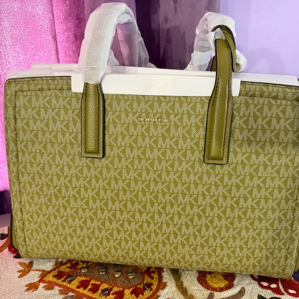 Michael Kors Olive Logo bag